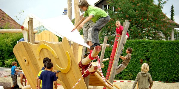 Das Deutsche Kinderhilfswerk und die Marke Fanta machen sich für eine bessere Spielplatzsituation in Deutschland stark. 
