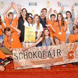 Herzlichen Glückwunsch an das Projekt "SchokoFair-Stoppt Kinderarbeit" aus Düsseldorf! Sie haben den Kinder- und Jugendbeteiligungspreis Goldene Göre des Deutschen Kinderhilfswerkes gewonnen.