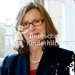 Anne Lütkes ist ehrenamtlich als Vizepräsidentin im Vorstand des Deutschen Kinderhilfswerkes tätig.