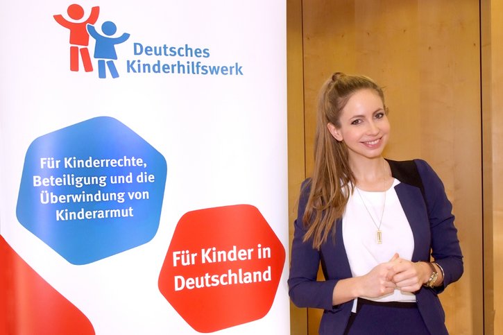 Christiane Stenger setzt sich als Botschafterin des Deutschen Kinderhilfswerkes für Kinder ein, besonders im Bereich Bildung und Chancengerechtigkeit.