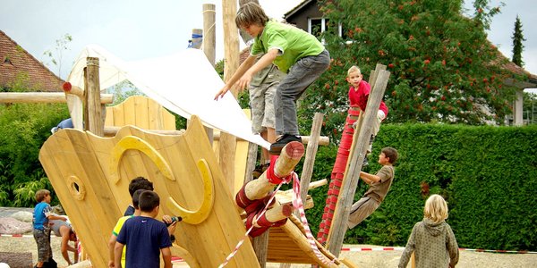Das Deutsche Kinderhilfswerk und die Marke Fanta machen sich für eine bessere Spielplatzsituation in Deutschland stark. 