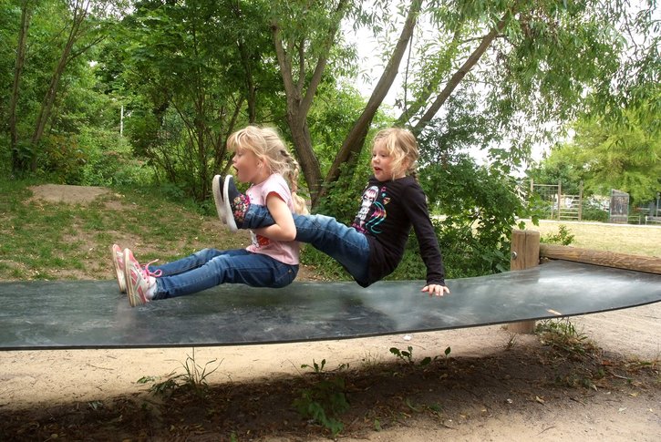 Kinder brauchen die Möglichkeit zu spielen und sich erholen zu können. Das Deutsche Kinderhilfswerk fördert Ferienfahrten für Kinder aus finanziell schwachen Familien. 