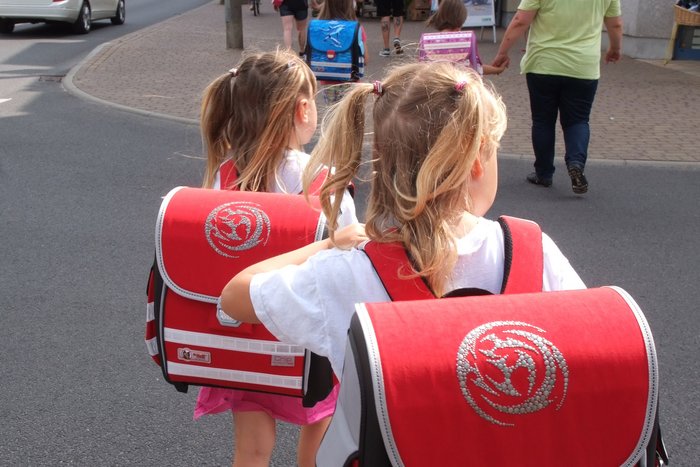 Das Deutsche Kinderhilfswerk, der ökologische Verkehrsclub Deutschland und der Verband Bildung und Erziehung fordern Politik und Verwaltung mit Blick auf eine repräsentative forsa-Umfrage zum Handeln für mehr Verkehrssicherheit im Umfeld von Schulen auf.