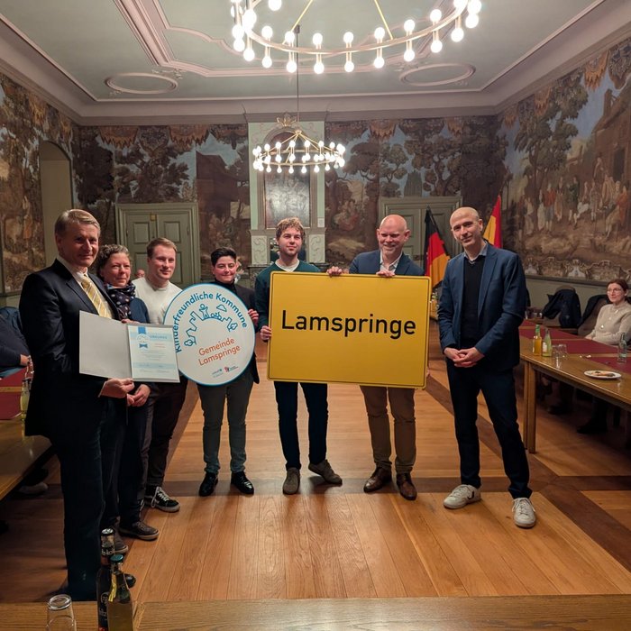Gruppenfoto Übergabe Siegel an Kommune