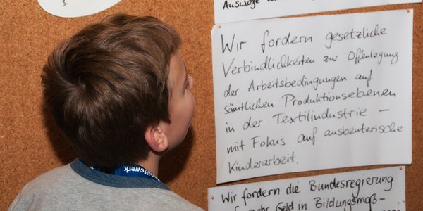 Das Deutsche Kinderhilfswerk ist ein eingetragener Verein. In seiner Satzung sind Zwecke, Ziele und Informationen zu Mitgliedschaften festgeschrieben.